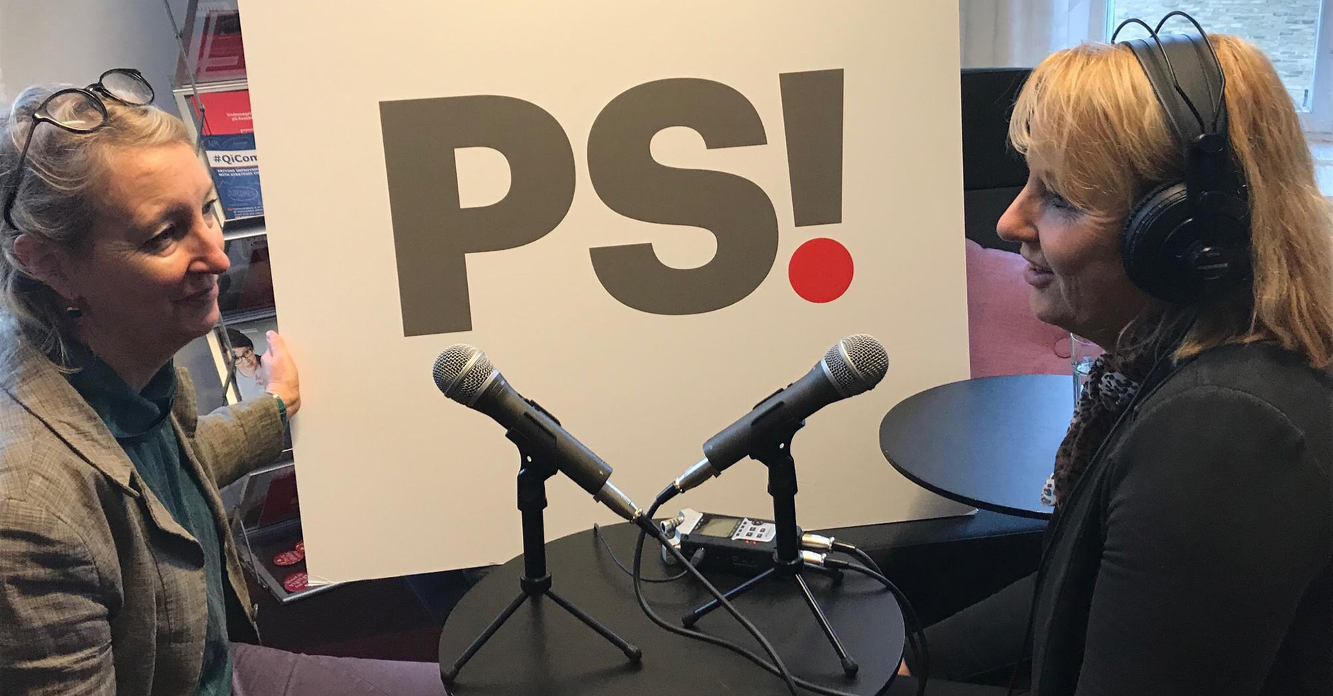 Direktør Inge Kristensen (tv.) i samtale med rådgiver Line Gade til podcasten Sundhedsvisioner.
